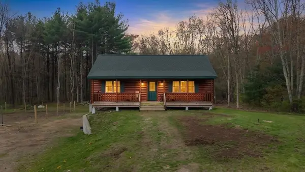 22 Carpenter, Dudley, MA 01571