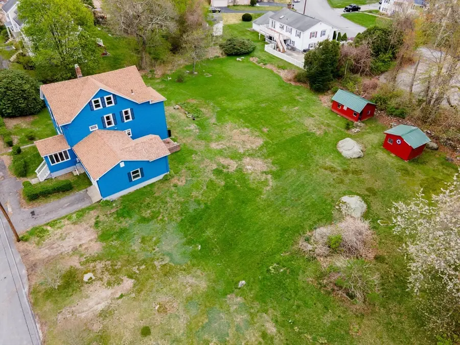 8 Linwood St, Webster, MA 01570 - #3