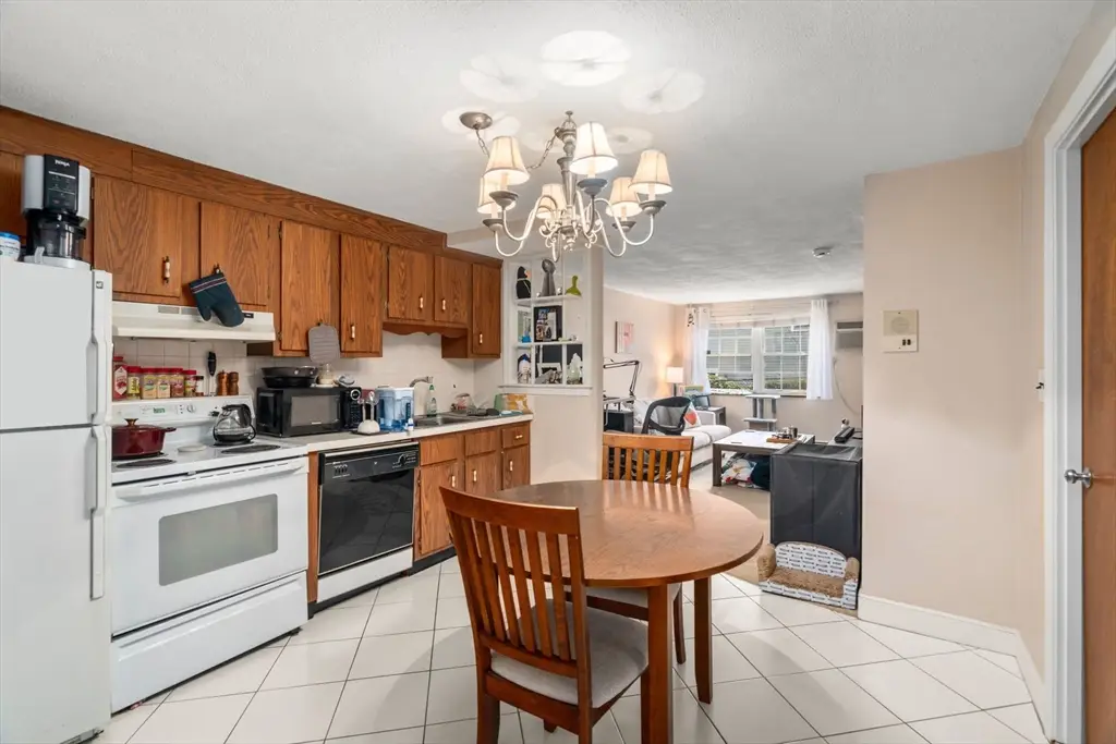 99 Pleasant St #A4, Watertown, MA 02472 - #1