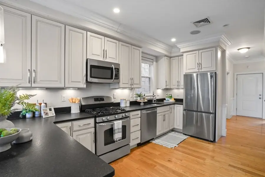192 West Sixth Street #2, Boston, MA 02127 - #2