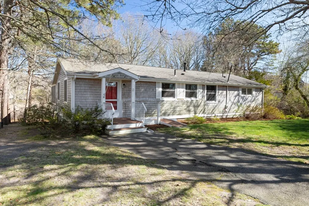 6 Stanley Pl, Hyannis, MA 02601 - #1