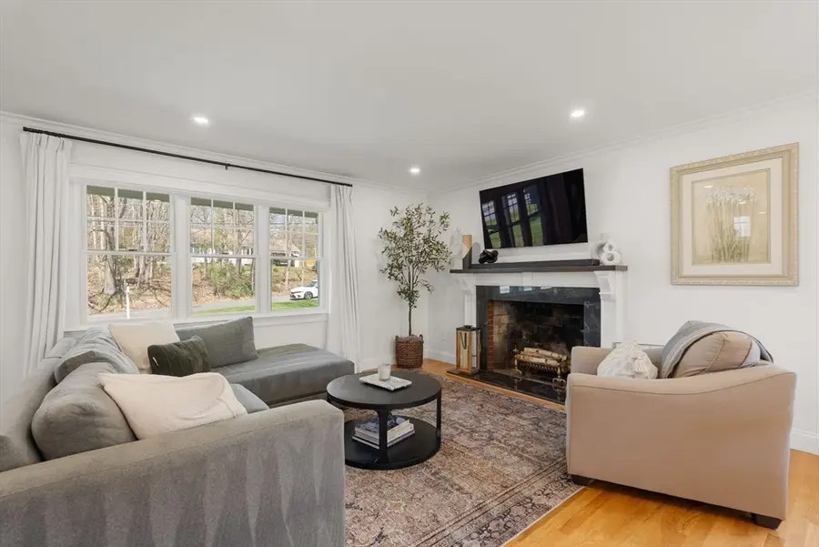 6 Clinton St, Amesbury, MA 01913 - #3