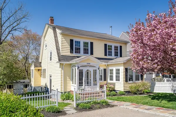 209 Beech St, Boston, MA 02131