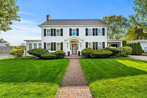 57 Garden Rd, Lowell, MA 01852