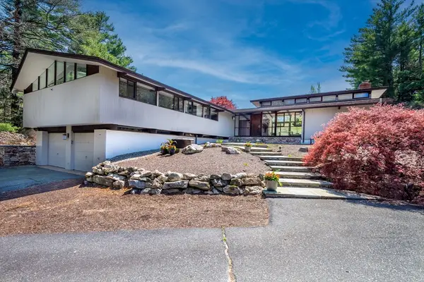 53 Stonehedge Road, Lincoln, MA 01773