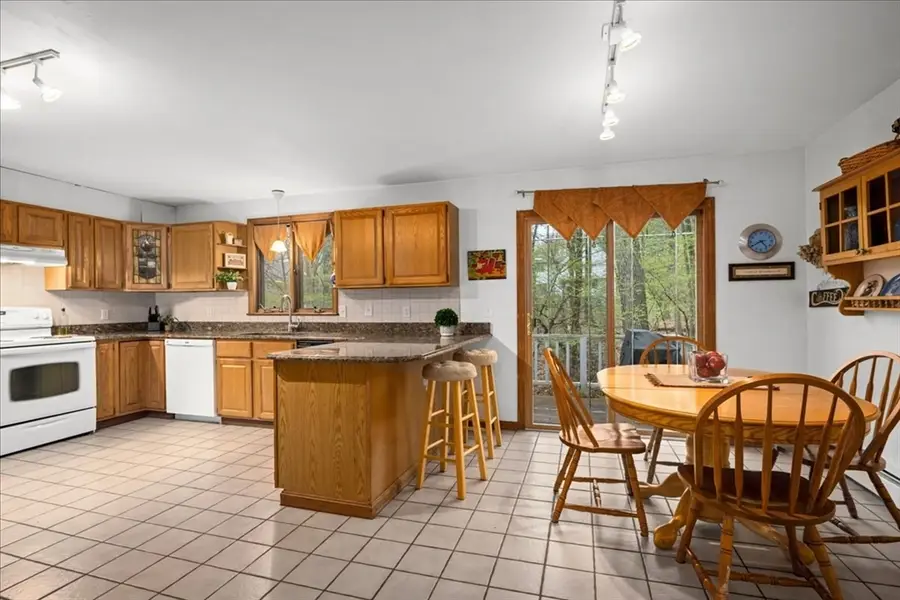 36 Chestnut St, Hopkinton, MA 01748 - #2