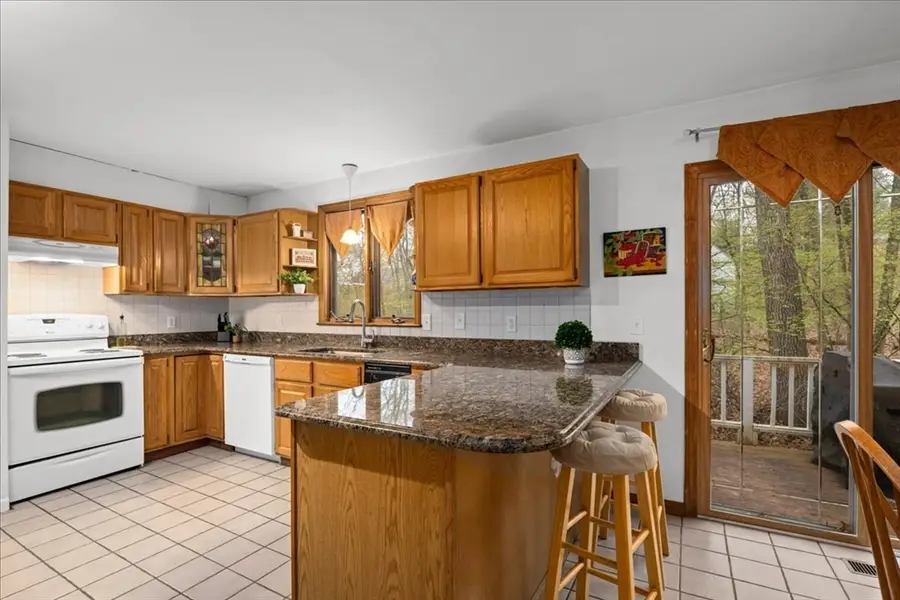 36 Chestnut St, Hopkinton, MA 01748 - #3