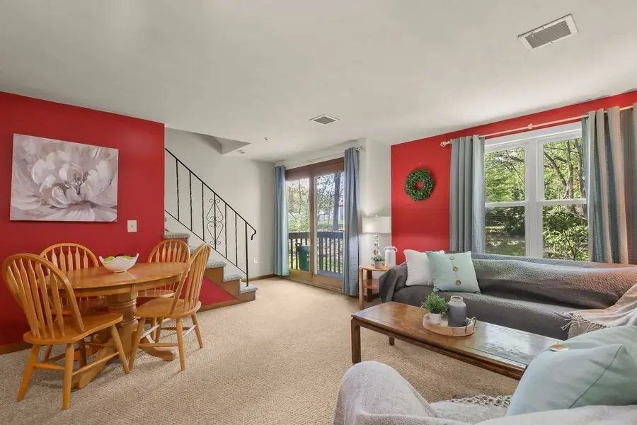880 Landry Ave #7, North Attleboro, MA 02760 - #3