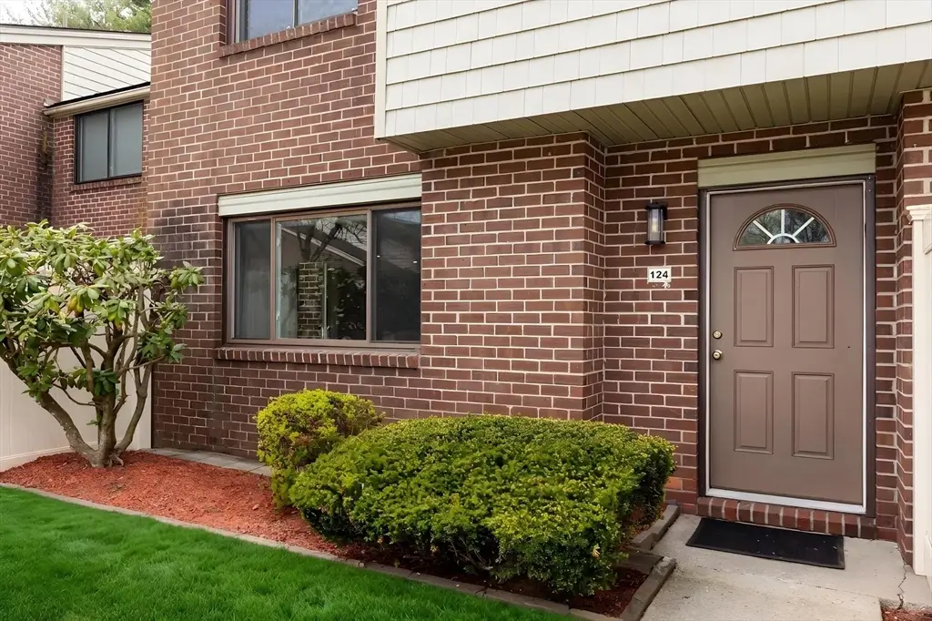 124 Greenbrook Ll #124, Stoughton, MA 02072 - #1
