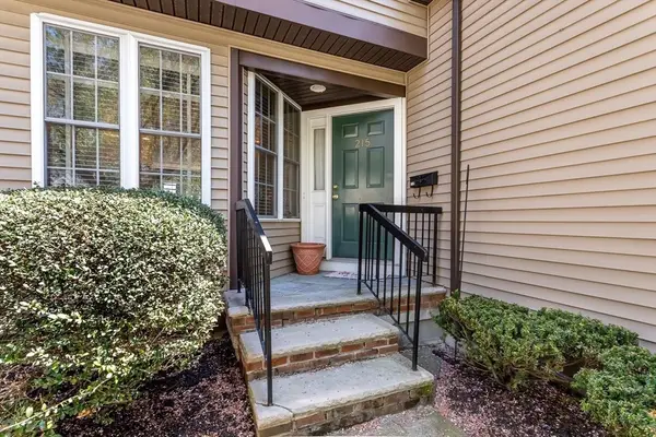 215 Neponset #215, Canton, MA 02021
