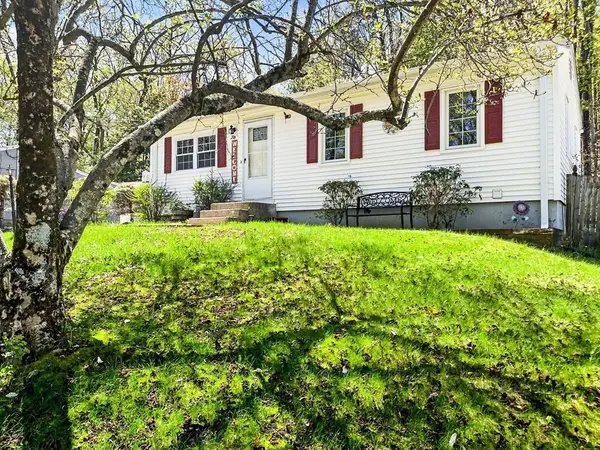 206 Treetop Ave, Springfield, MA 01118