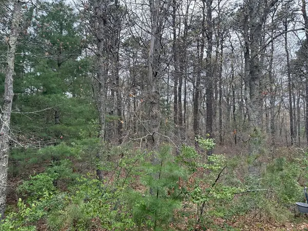 75 Newton St, Northborough, MA 01532