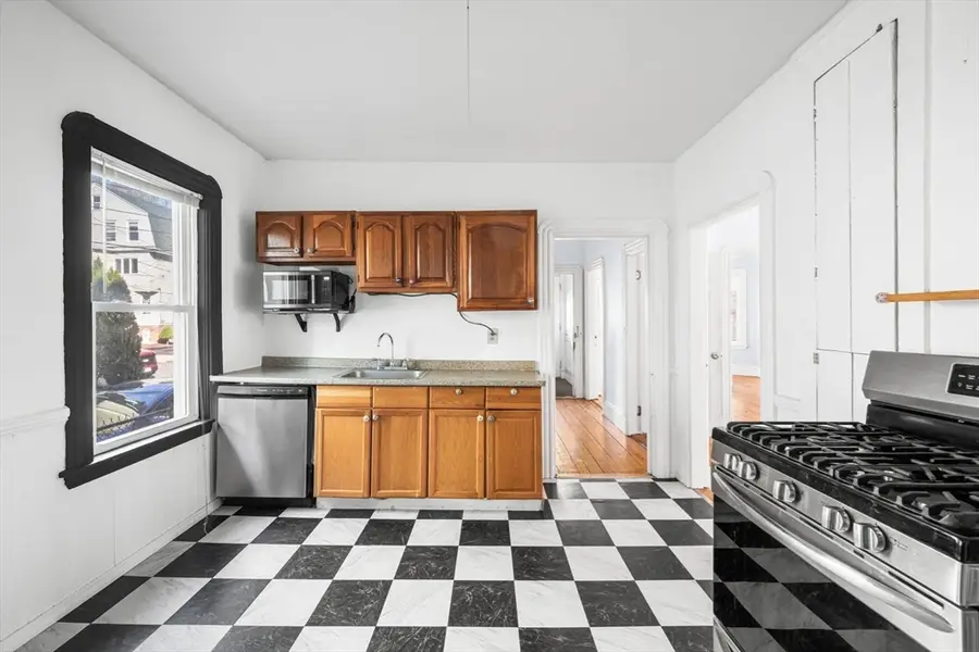 29 Victoria St, Somerville, MA 02144 - #3