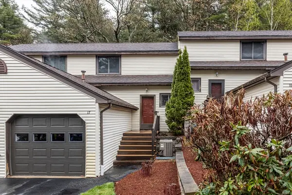 17 Centercrest Dr #17, Tyngsborough, MA 01879