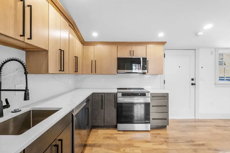 23 Summer St #10, Salem, MA 01970 - #3