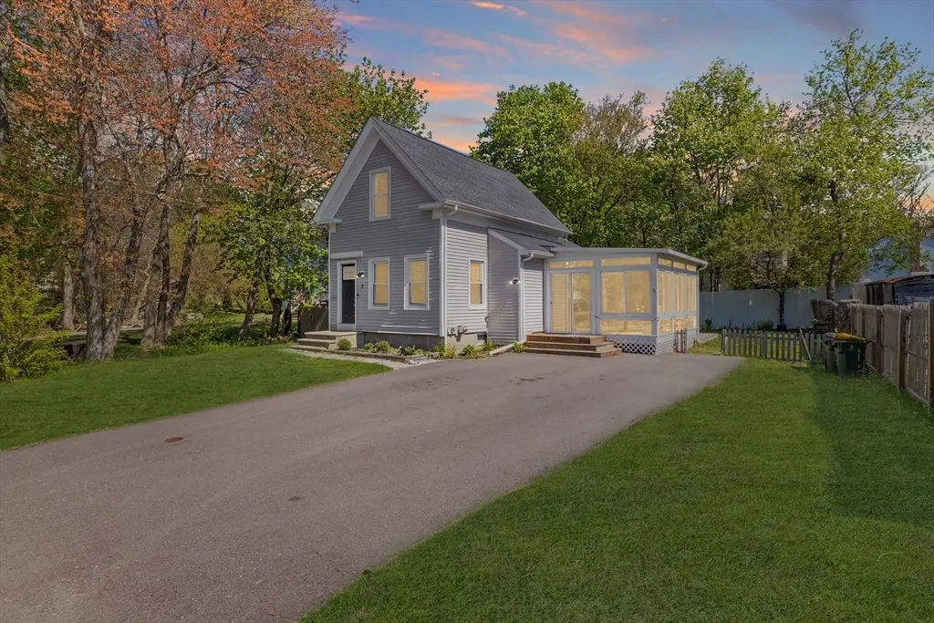 3 Edwards St, Franklin, MA 02038 - #1