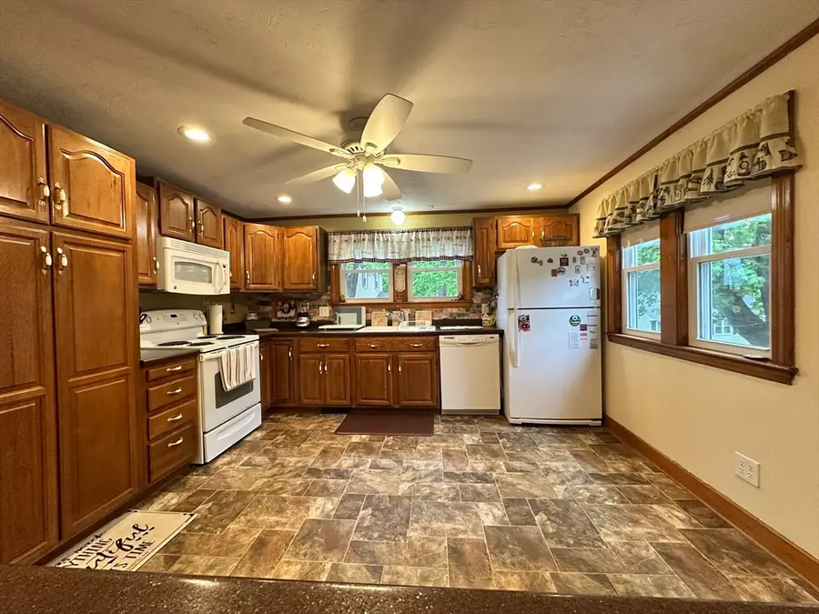 6 Vincent St, Auburn, MA 01501 - #3