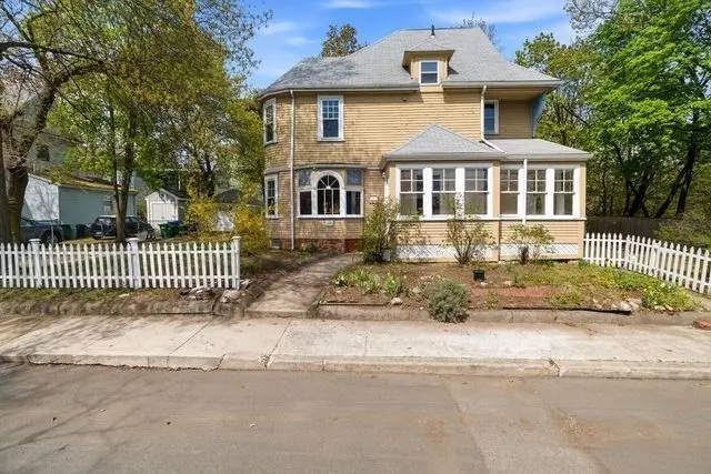 10 Oak Bluff St, Medford, MA 02155 - #1