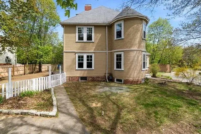 10 Oak Bluff St, Medford, MA 02155 - #3