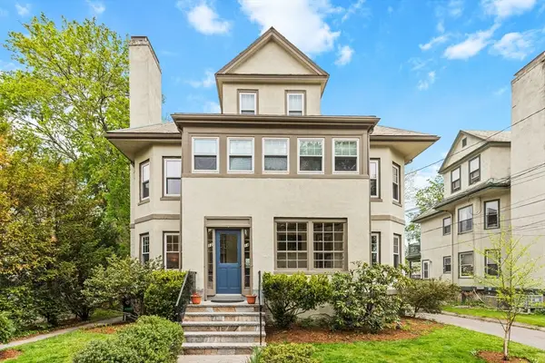 12 Spruce St #12, Watertown, MA 02472