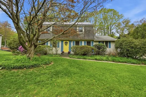 6 Woodlawn Rd, Hadley, MA 01035