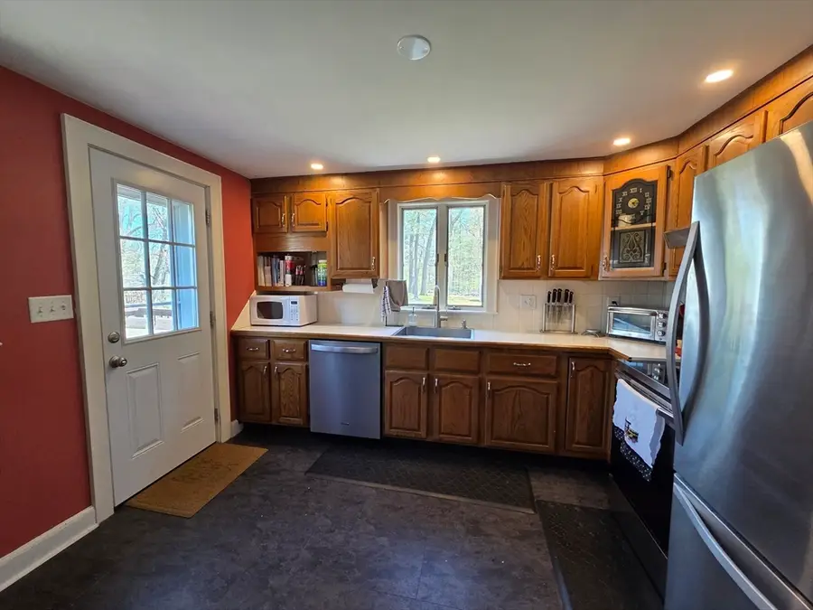 10 Marion St, Wilmington, MA 01887 - #3