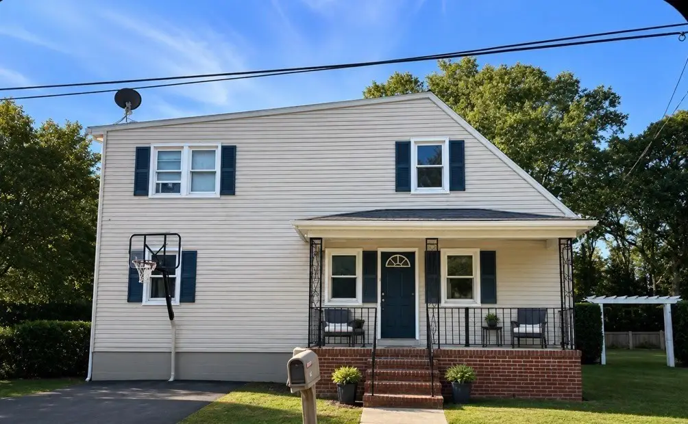 15 Hiram St, Acushnet, MA 02743 - #1