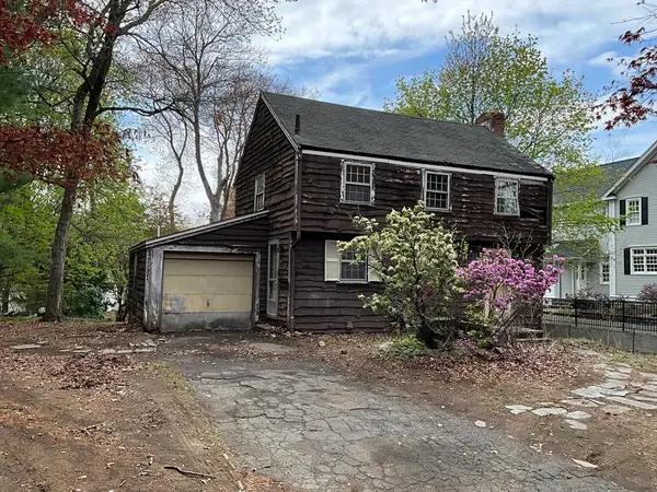 9 Larch Rd, Wellesley, MA 02482