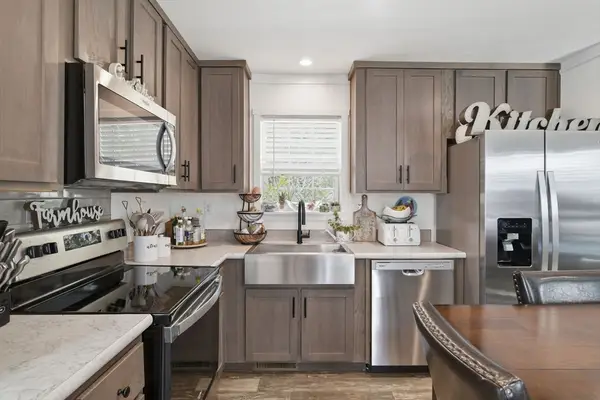 2B Forest Hills Dr, Palmer, MA 01069