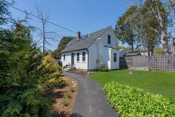 39 Topsfield Rd, Ipswich, MA 01938