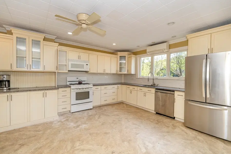 3 Lake Ave #3, Amesbury, MA 01913 - #2