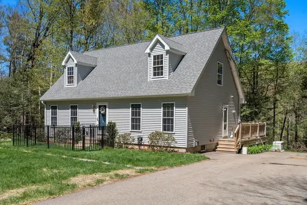 9 Lois Ln, Holland, MA 01521