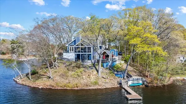 11 Sunset Ln, Shrewsbury, MA 01545