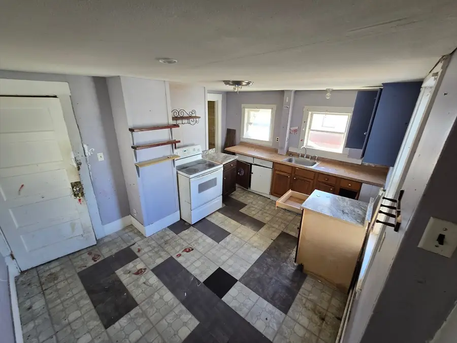 96 Chestnut Street, Gardner, MA 01440 - #3