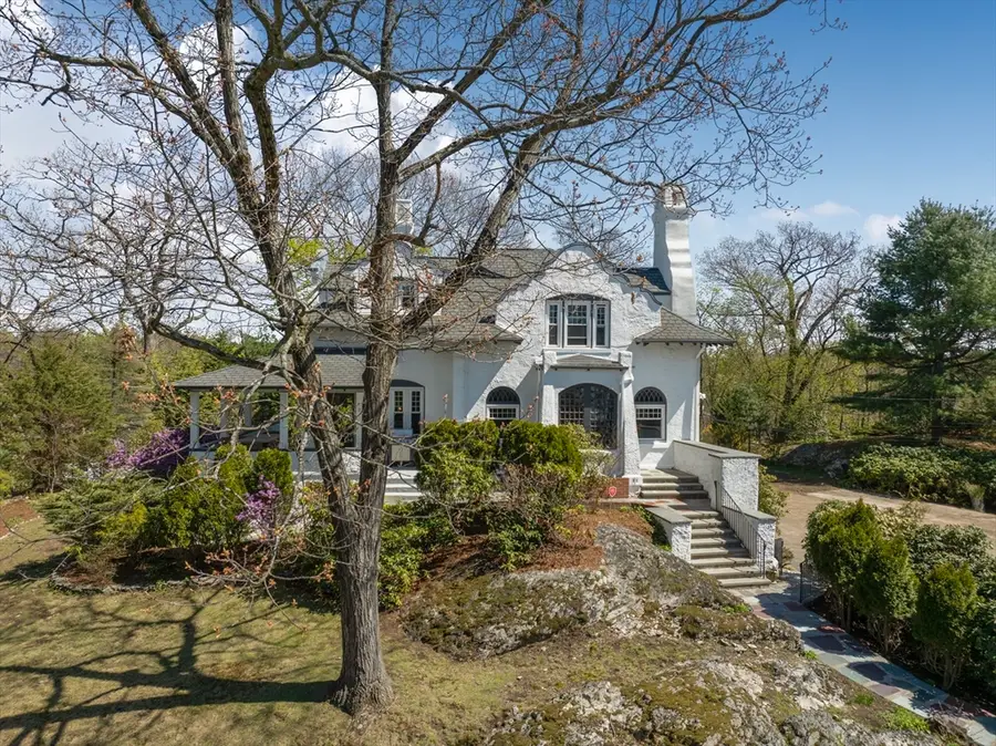 52 Rockledge Rd, Newton, MA 02461 - #3