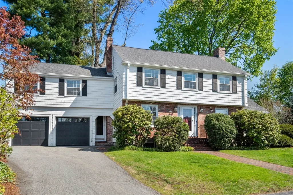 22 Lafayette Cir, Wellesley, MA 02482 - #1