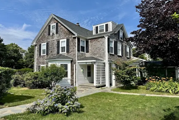388 Sea St, Barnstable, MA 02601