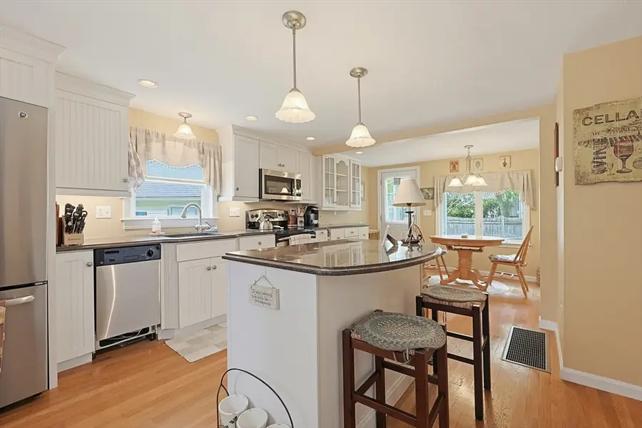 7 Lilac Court, Walpole, MA 02081 - #3