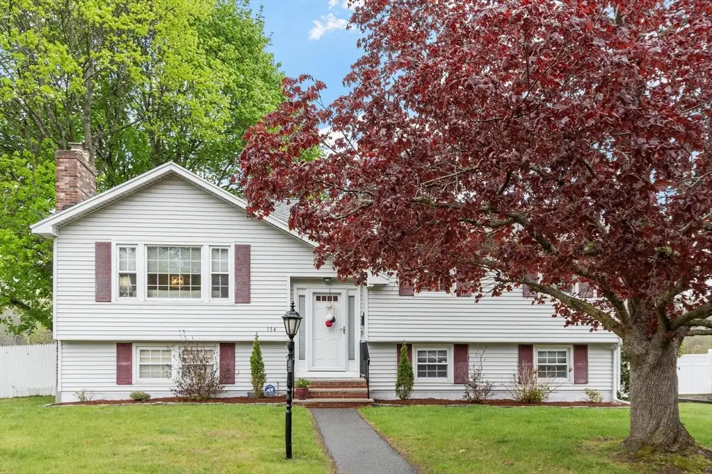 134 River Rd, Lowell, MA 01852 - #1