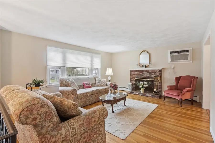 134 River Rd, Lowell, MA 01852 - #3