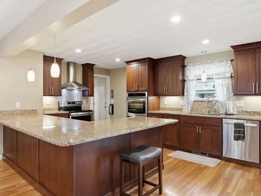 73 Pawtucket Dr, Lowell, MA 01854 - #3