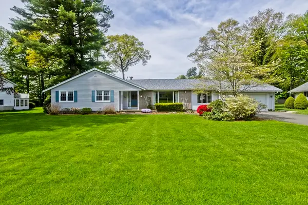 45 Woodcliff Dr, Westfield, MA 01085