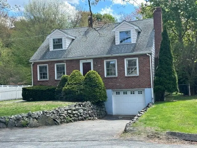 14 Locust St, Woburn, MA 01801 - #1
