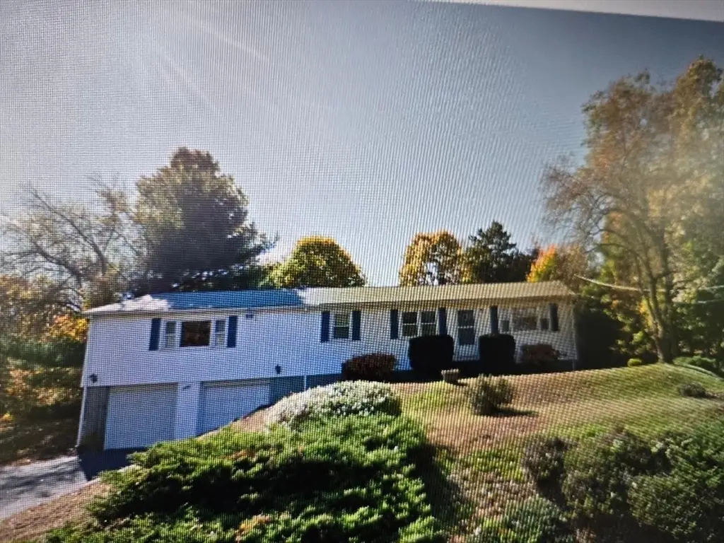 12 Charles St, Douglas, MA 01516 - #1