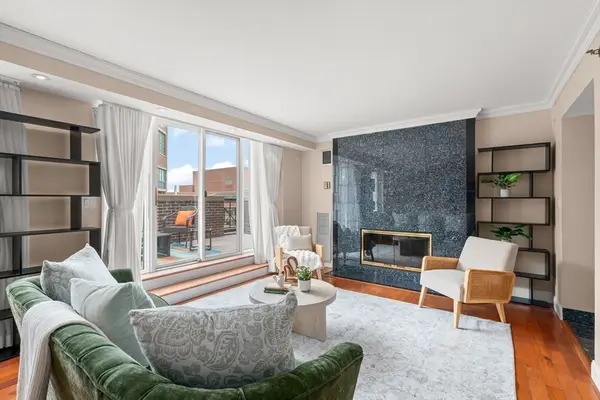 10 Rogers St #PH19, Cambridge, MA 02142