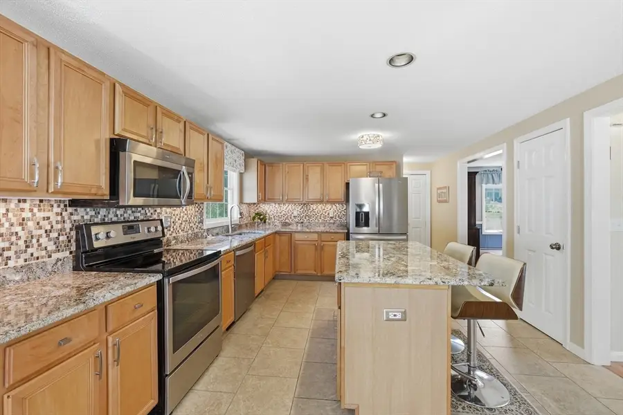 10 Horseshoe Lane, Clinton, MA 01510 - #3