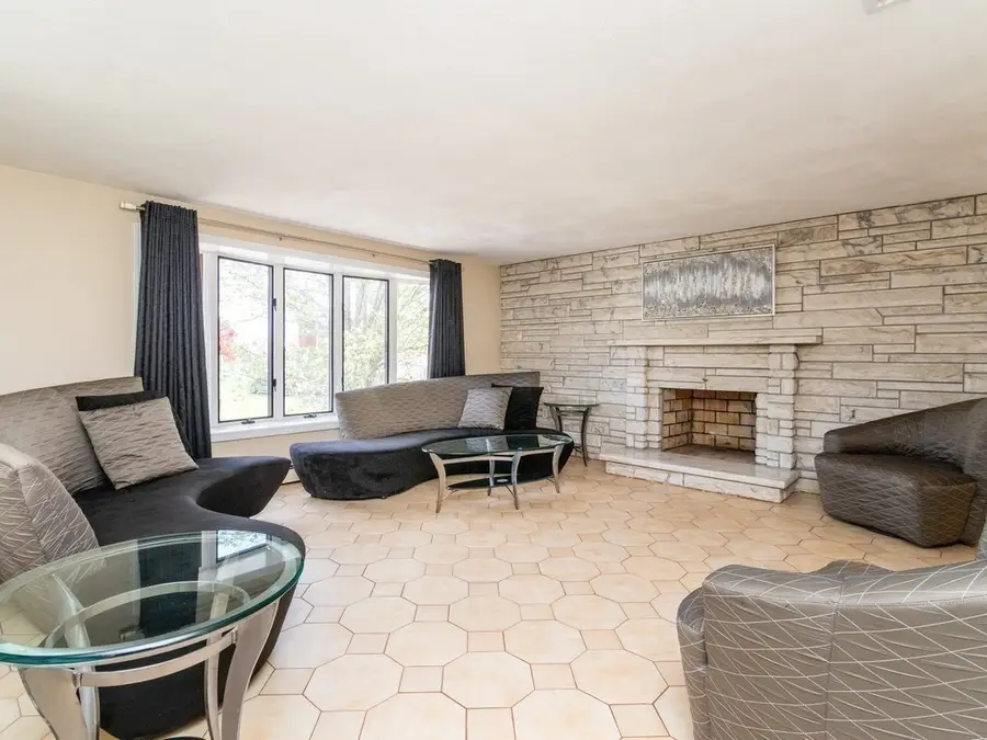 7 Rivers Ln, Stoneham, MA 02180 - #3