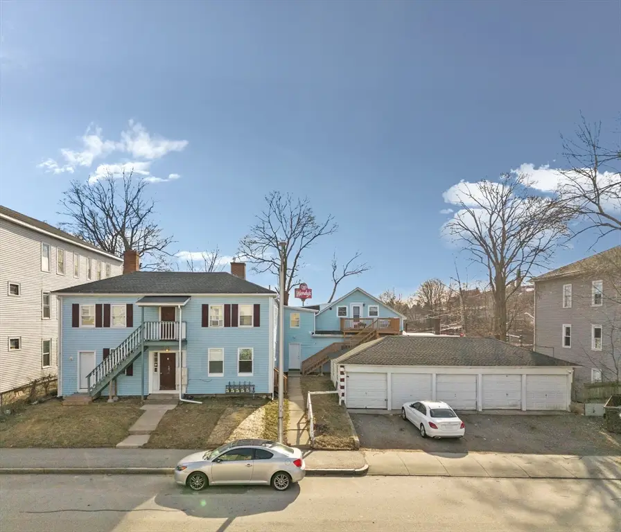 3 Chelsea St, Worcester, MA 01610 - #1