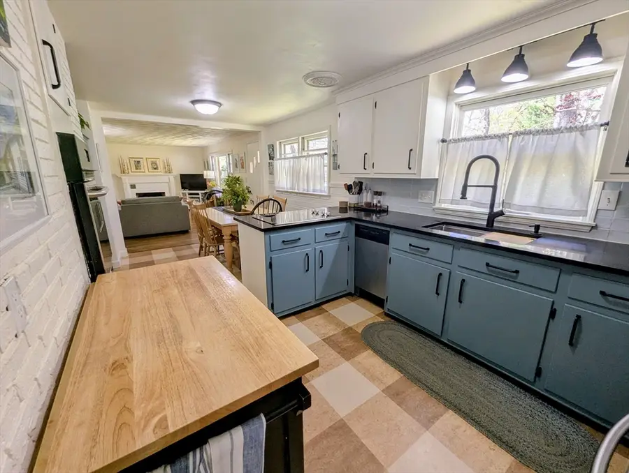 12 Pine St, Franklin, MA 02038 - #3
