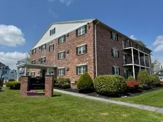 305 Pine St #12, Lowell, MA 01851